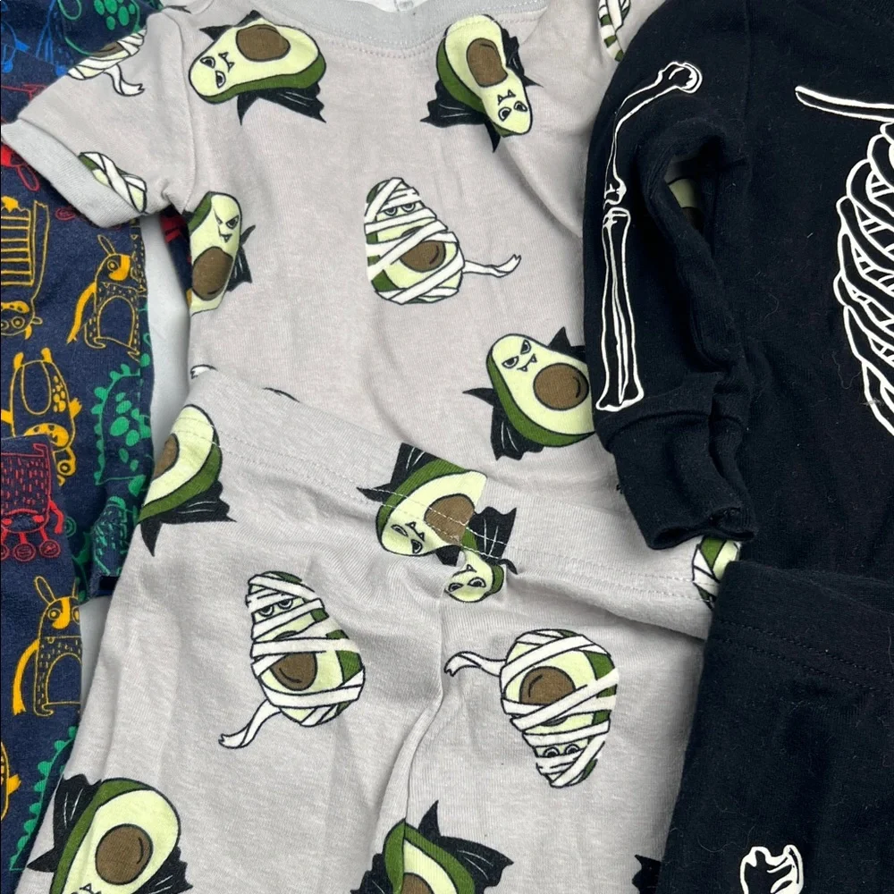 6 Kids One-Piece Pajama Set - Avocado Gray, Navy Sleep Monster &‎ Black Skeleton